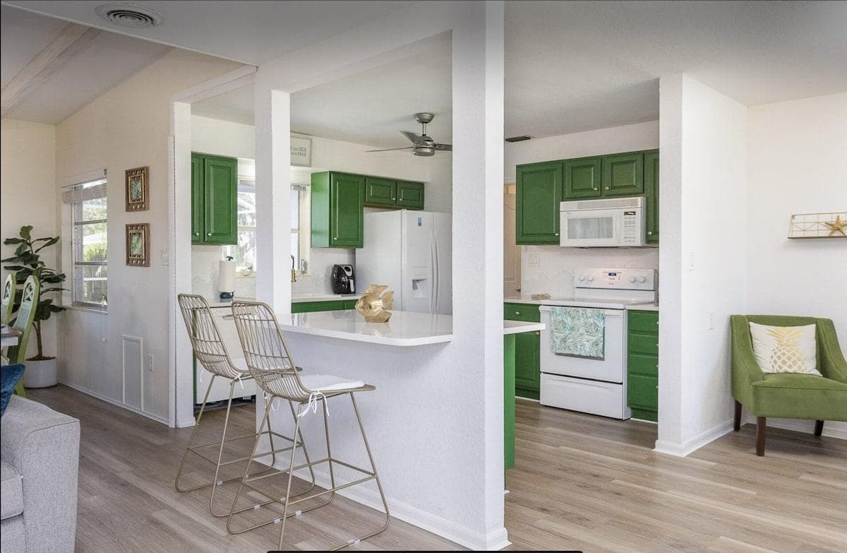 Kitchen breakfast bar